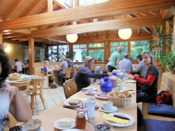 6 MAHLZEITEN_Beim_Fr�hst�ck_kl02