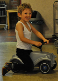 Junge auf Gokart 200p